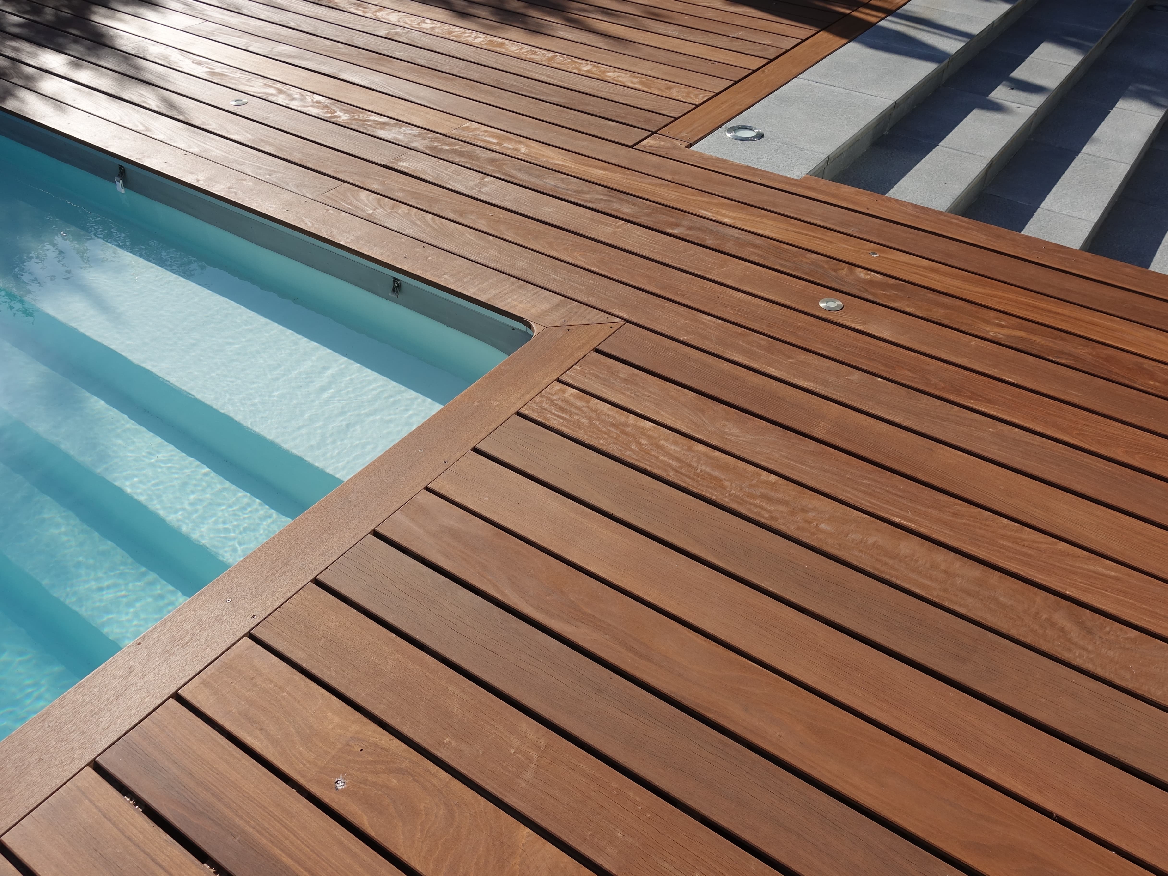 terrasses en bois avec piscine